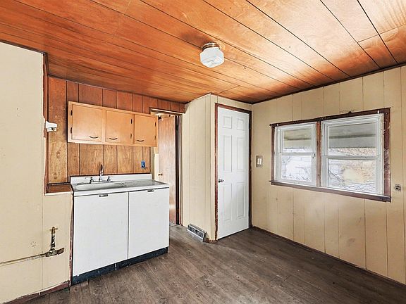3rd image of 4484 4th St