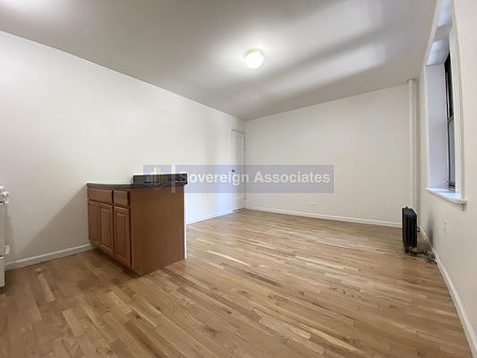 4th image of 165 Pinehurst Ave APT 1A