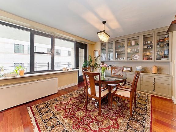 4th image of 141 Amsterdam Ave #15A