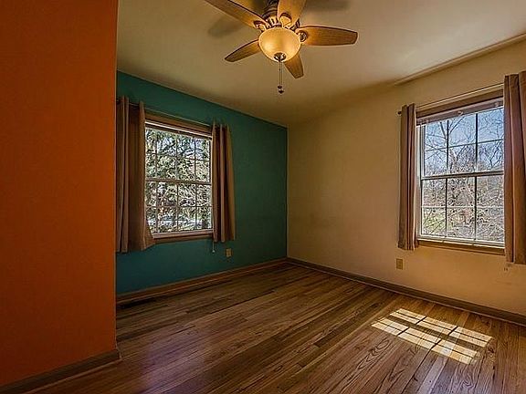 5th image of 230 Highlake Ave