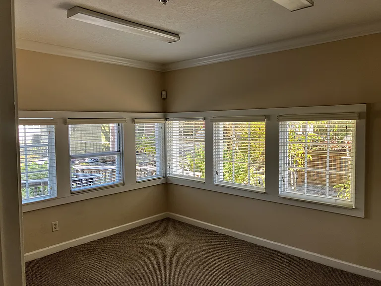 200 SW Atlanta Ave — Photo 5