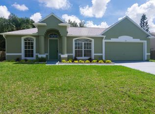 173 Hawthorne Ln NE, Palm Bay, FL 32907