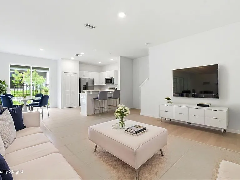 9851 Feaster Dr — Photo 2