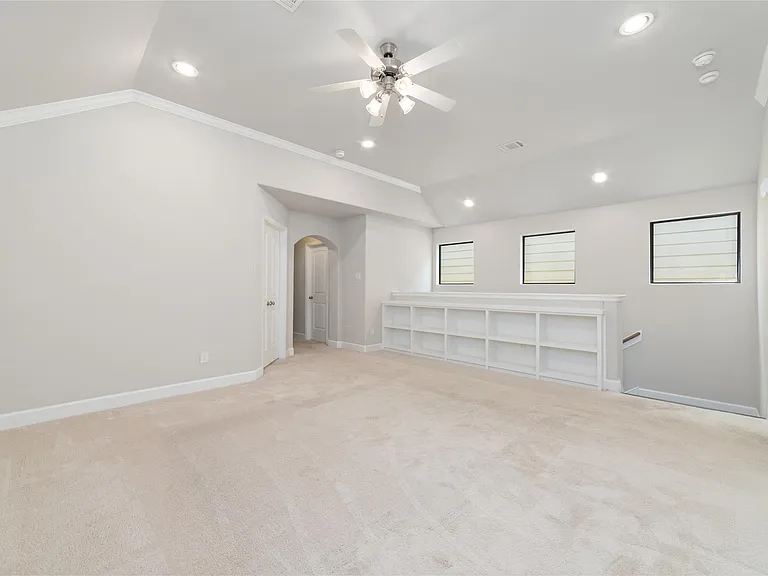 5020 Dickson St — Photo 15