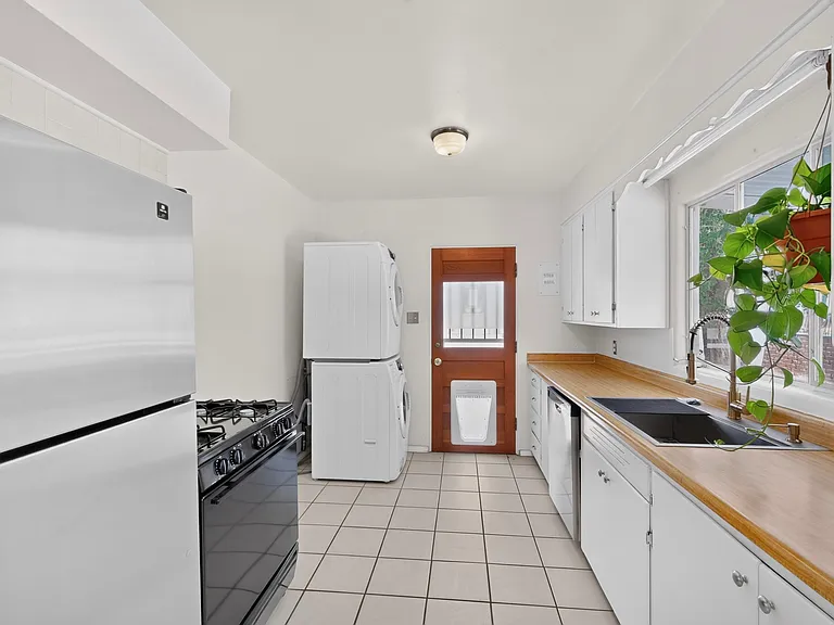 2913 San Joaquin Ave SE — Photo 5