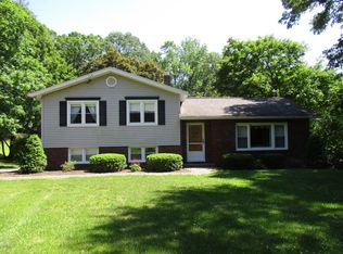 5240 Glenbrook Rd, Stroudsburg, PA 18360