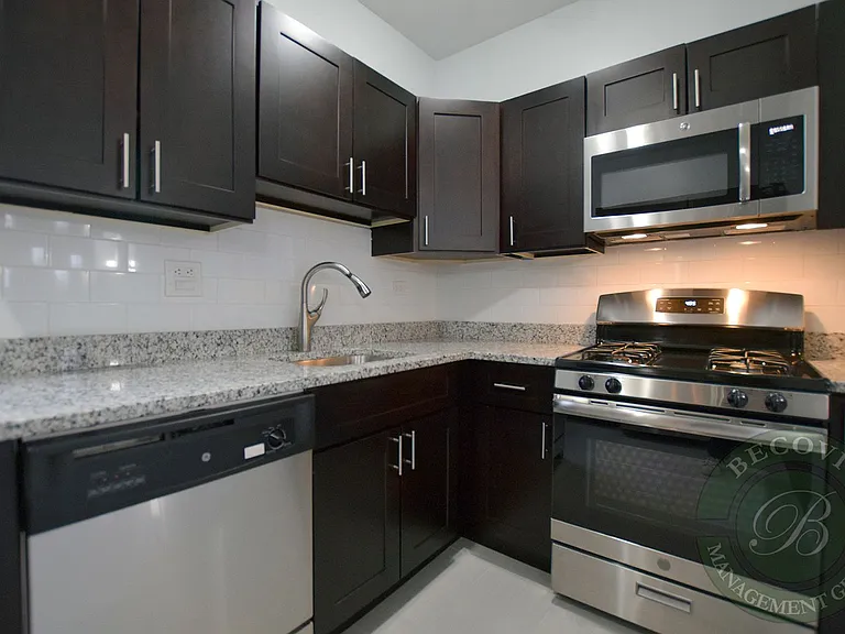 The Sherwin at Jarvis Square — Photo 100