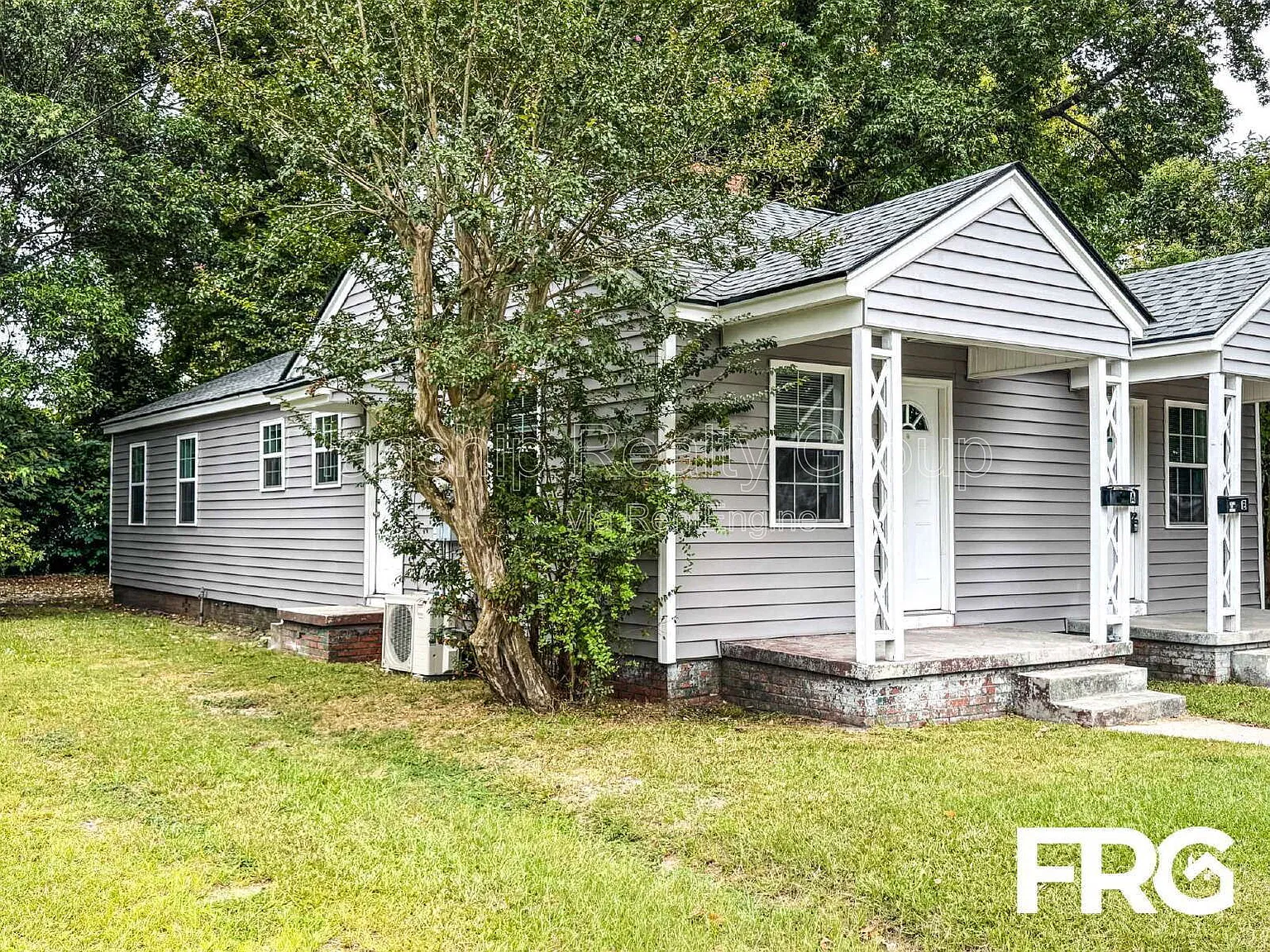 2 bed, 1.0 bath, 743 sqft, $795 — Photo 2