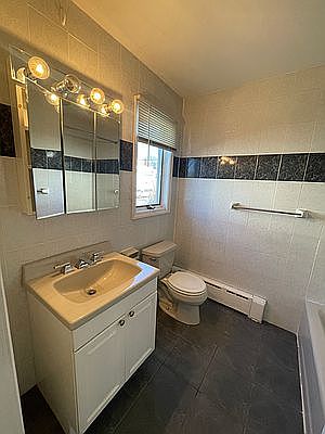 5th image of 36 De Hart Ave #1