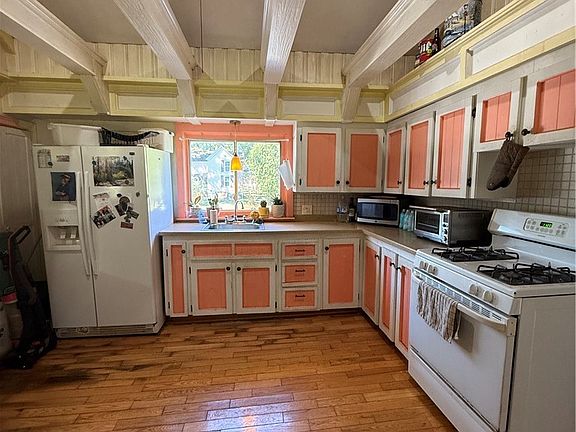 5th image of 432 Grand St