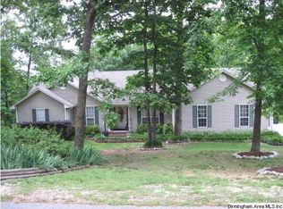 825 Honeysuckle Ln, Alabaster, AL 35007