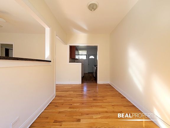 5th image of 823 W Waveland Ave #N3