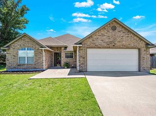 822 NW Hilltop Dr, Lawton, OK 73507