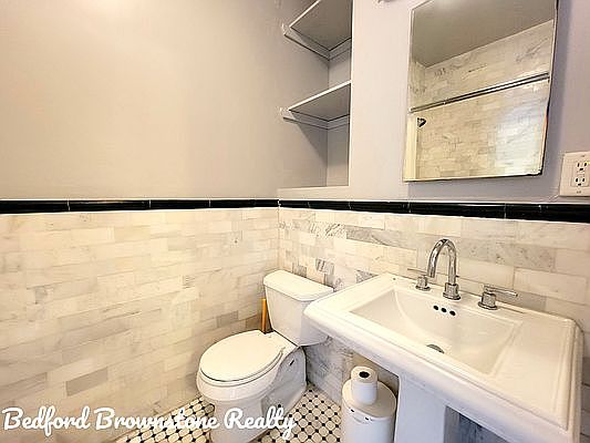 5th image of 319 Lewis Ave #1