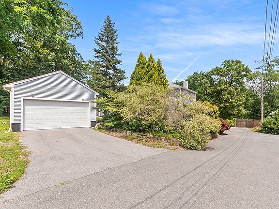 3rd image of 50 Idlewood Ave