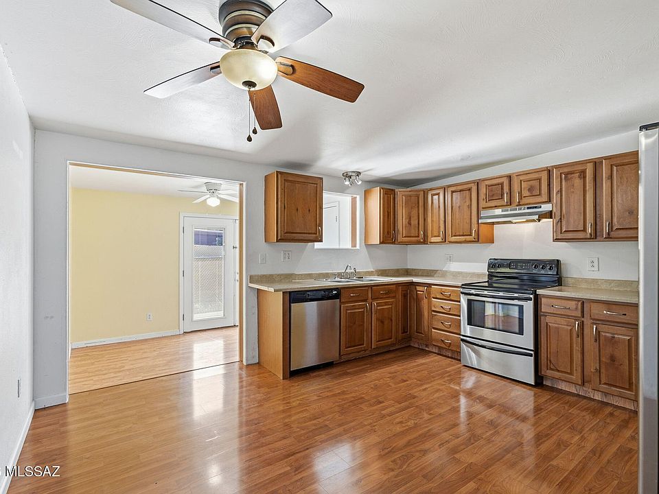 1st image of 1453 W Roger Rd