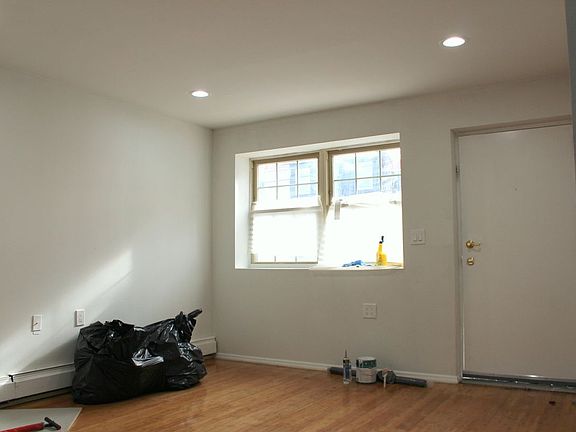 3rd image of 1733 Mansion St