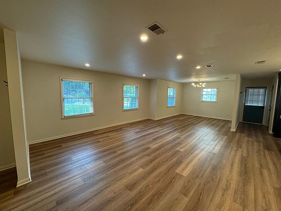 4th image of 907 Beechgrove Ct