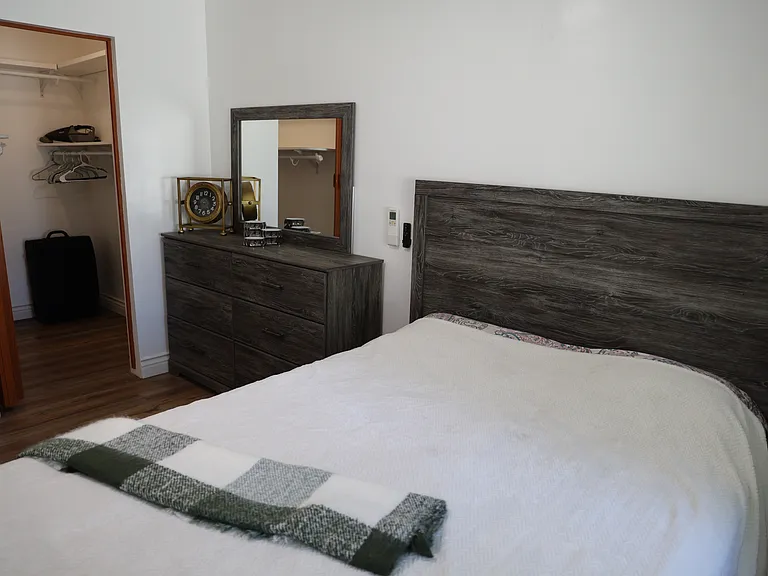 Qeen size bed
