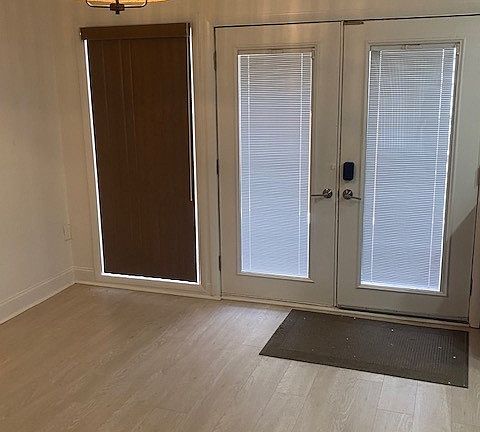 4th image of 424 W 8th St