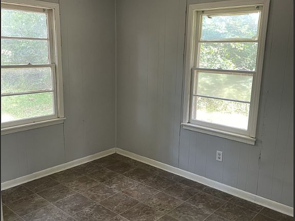 3rd image of 174 Cobb St