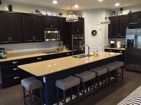 Gourmet kitchen to entertain