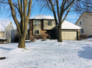 6 Stonebridge Cres, Fairport, NY 14450