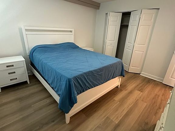 4th image of 4700 Cove Cir APT 107
