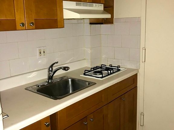 5th image of 317 W 30th St #C3