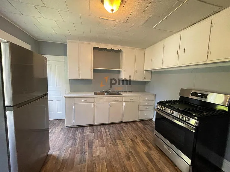 523 1/2 Grove St — Photo 8