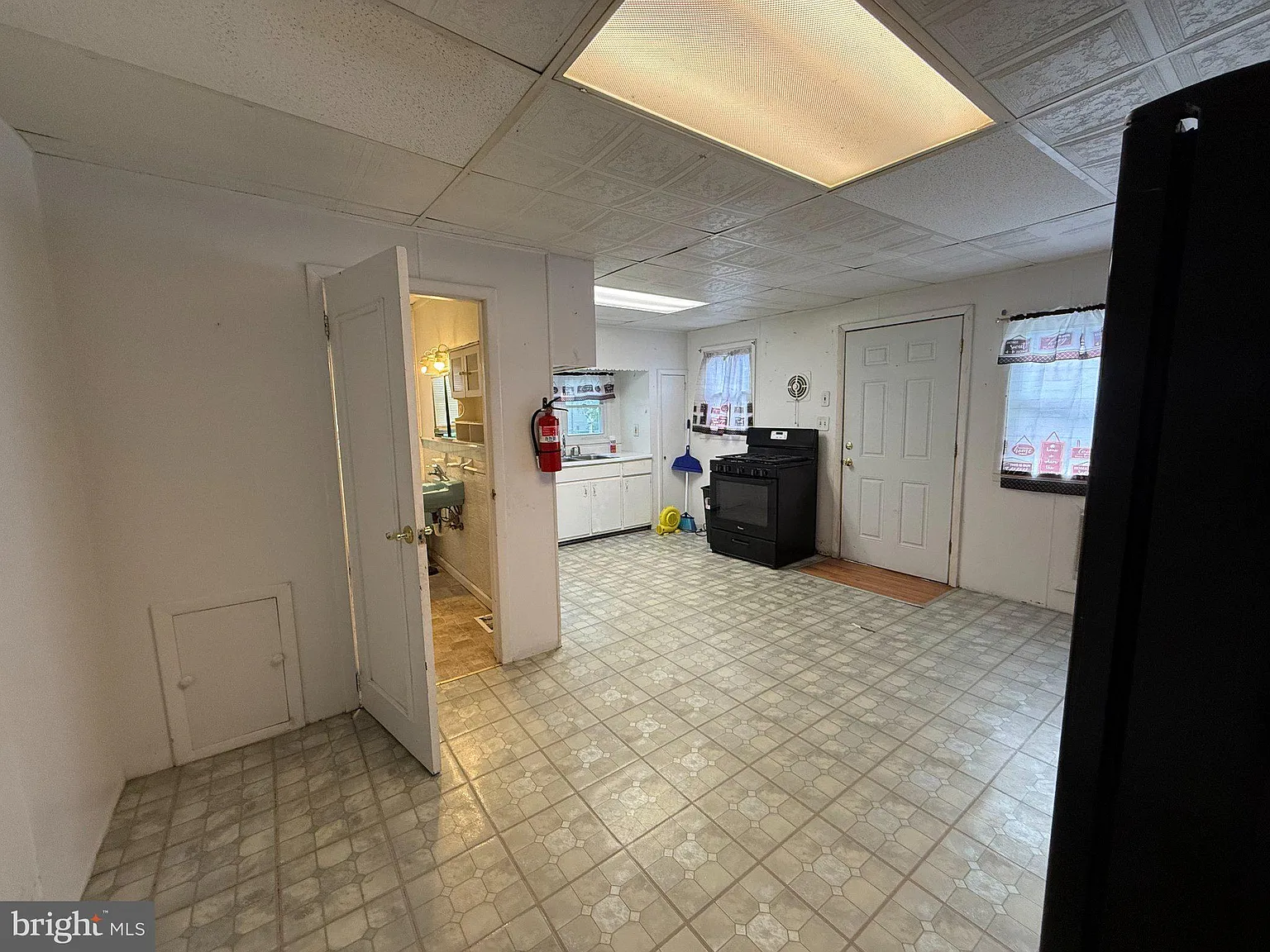 2 bed, 1.0 bath, 1104 sqft, $2,000 — Photo 3