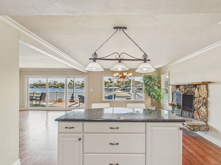 4910 Cabrillo Point — Photo 11