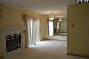 4th image of 4852 Hawthorn Ln #34