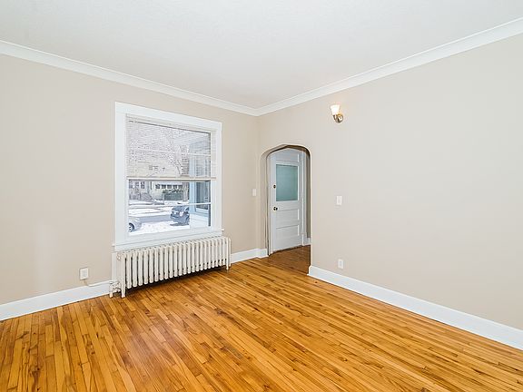 2nd image of 670 Hawthorne Ave E