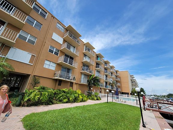 2nd image of 1777 SE 15th St APT 318