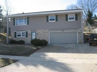 1521 Roosevelt Dr N, West Bend, WI 53090