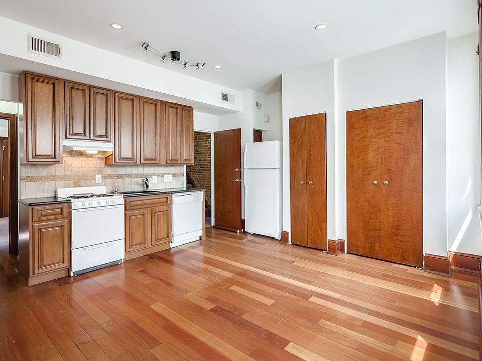1st image of 2739 W Girard Ave APT 3R