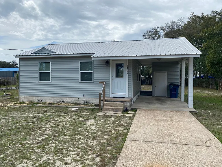 1309 Arthur Ave — Photo 1