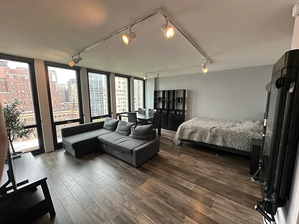 1 E Scott St #1511