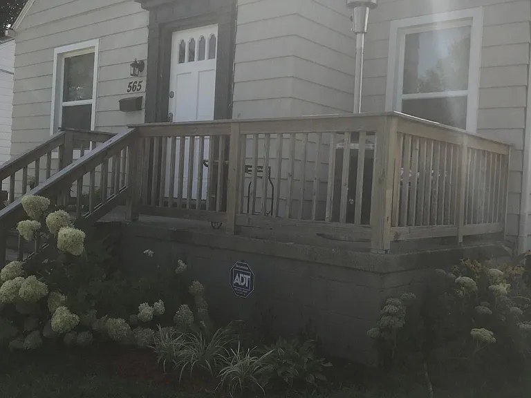 565 Allen St — Photo 1