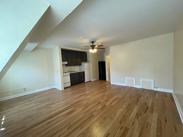Chateau Apartments — Photo 15
