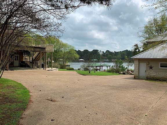 3rd image of 23184 Edgewater Dr