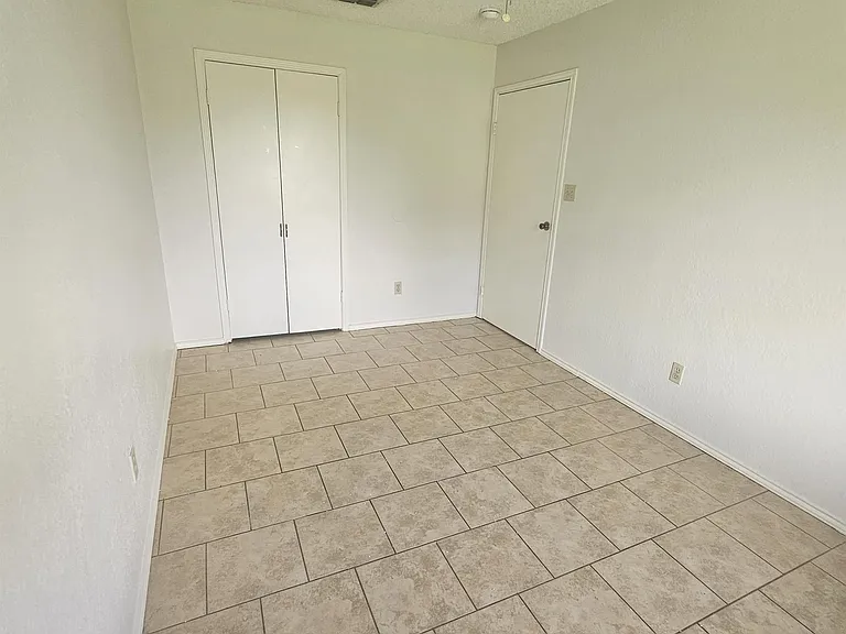 801 W Stubbs St — Photo 5