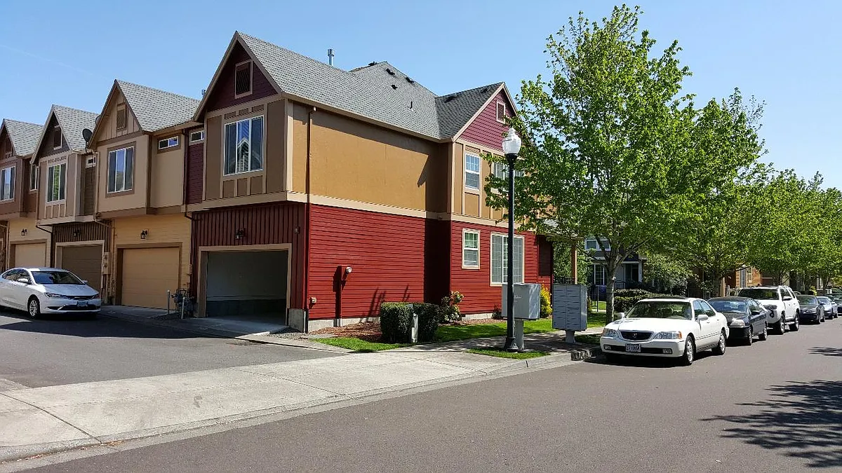 Building Photo - 1038 SE Nazomi Ave