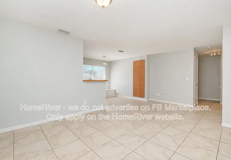 1628 Arizona Ave NE — Photo 5
