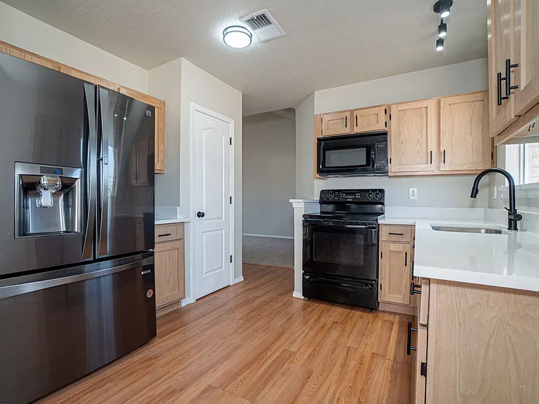 7445 Luz De Lumbre Ave — Photo 2