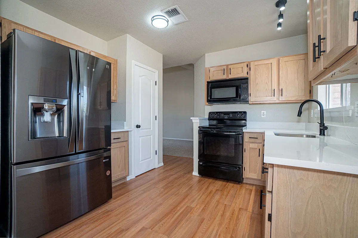 Building Photo - 7445 Luz De Lumbre Ave