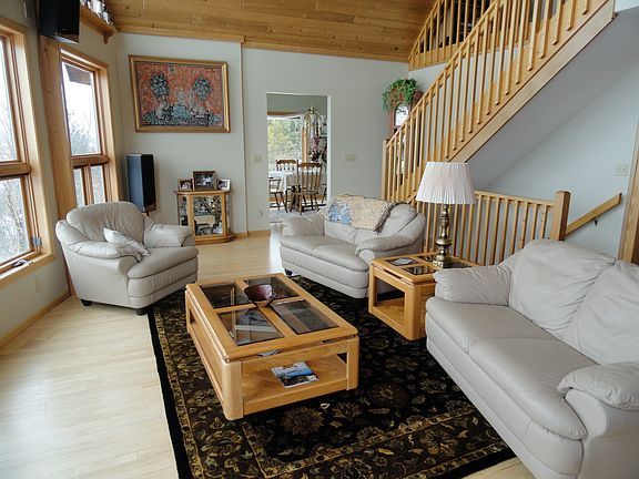 MAIN FLOOR LIVING ROOM