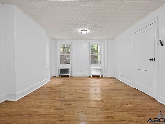 5th image of 841 Willoughby Ave #1C