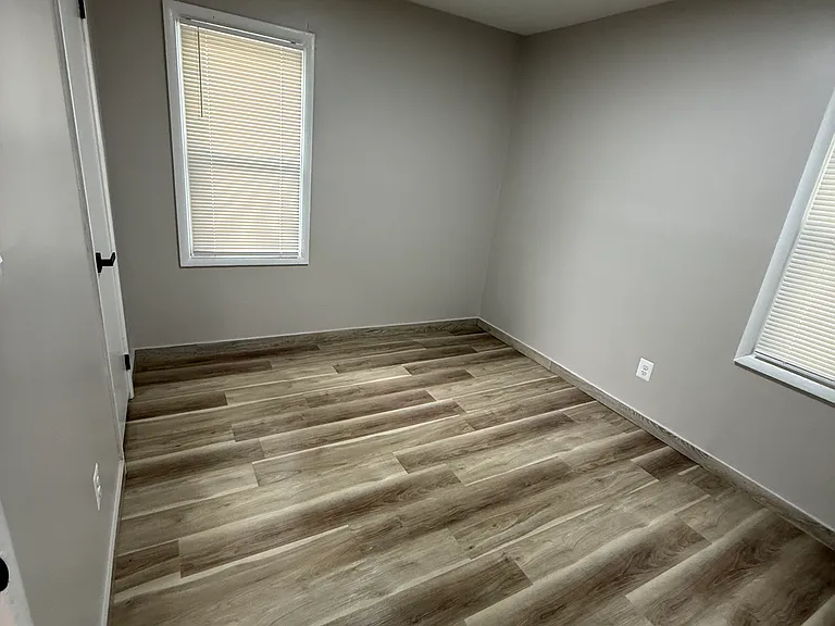 585 E Harwood Ave — Photo 7